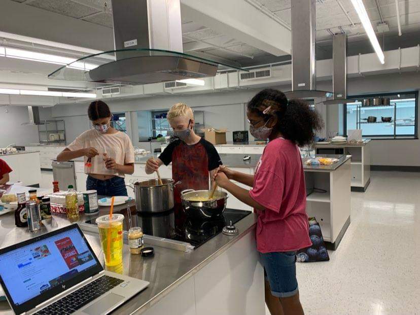 SS161821's tweet photo. 50 meals were made for our StreetSoldiers friends by these students at Latham Ridge Elementary School . Tomorrow nights menu will include Goulash, vegan lentil soup, and bbq and Buffalo pulled chicken subs. 
Thank you SO MUCH to you all 🐼❤
#TogetherWeCan
#feedthehomeless #kind https://t.co/LBTHQ1d1xf
