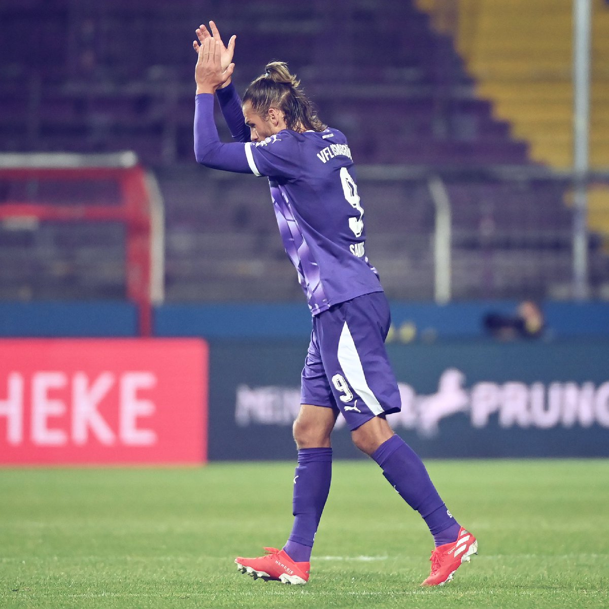 Liebe VfL‘er, 

Ich habe die Zeit hier sehr genossen und möchte mich an dieser Stelle bei meinen Mitspielern, den Verantwortlichen und natürlich den Fans für die gemeinsame Zeit bedanken und wünsche allen „lila-weißen“ eine gesunde und erfolgreiche Zukunft!