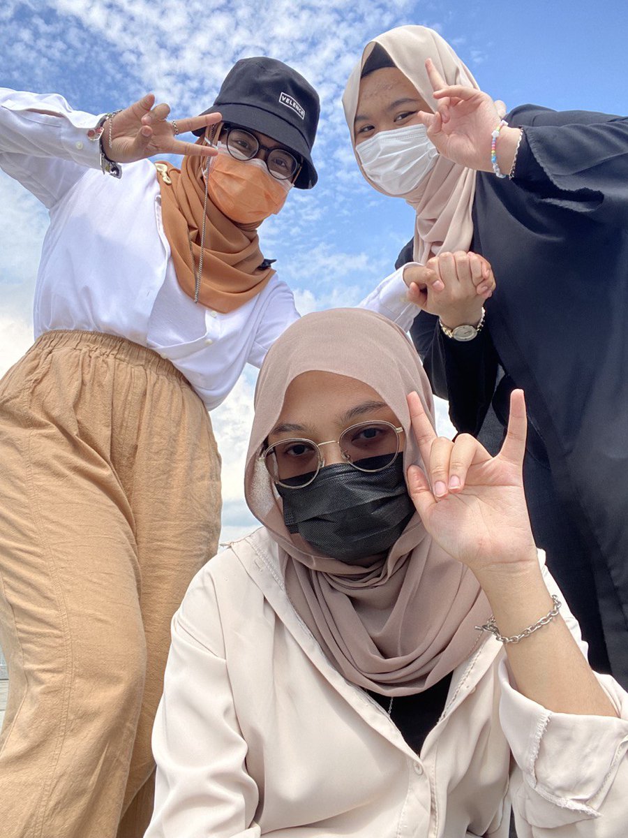 spaceprynce's tweet photo. had fun today hehehehehe kene kejar monyet w friends AND I GOT YUJI STUFF!!! what more could i ask for tbh https://t.co/dcsSct8JSv