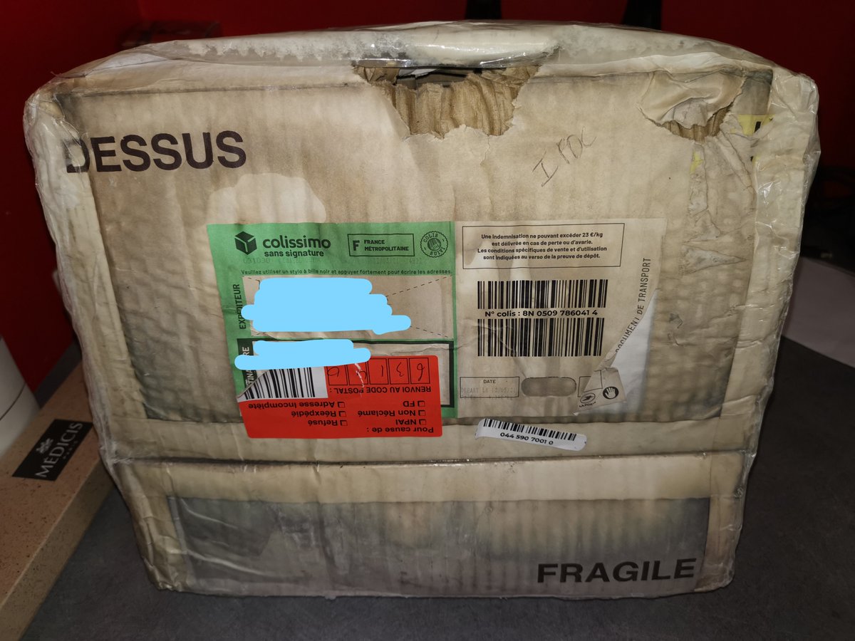 Amandine_Crepin's tweet photo. Colis jamais arrivé chez son destinataire... personnel de @GroupeLaPoste qui atteste sur son ordi du trajet... retour à l'expéditeur. Mail de refus de faire fonctionne l'indemnisation... Merci #LaPoste !!! https://t.co/rEBCIubOaN