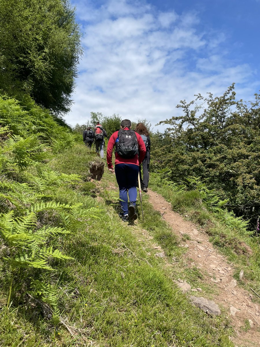 twhard's tweet photo. Bit of a change of scenery in work this week, volunteering in the #BreconBeaconsnationalpark with #TeamISG https://t.co/CqAGsugLXo