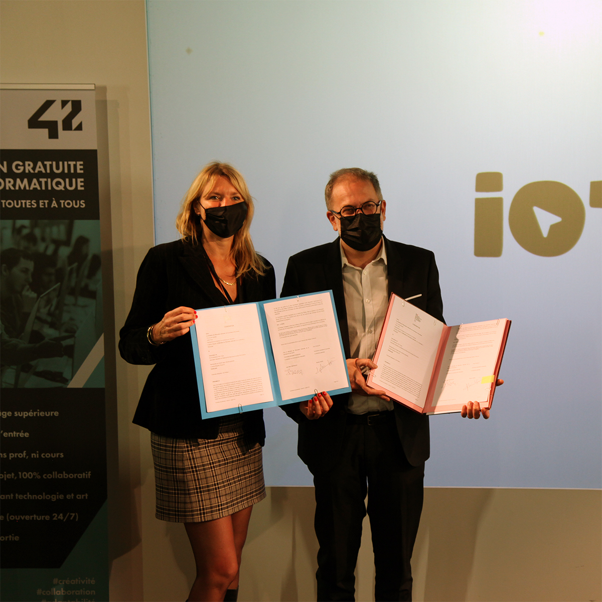 42 Paris tweet media