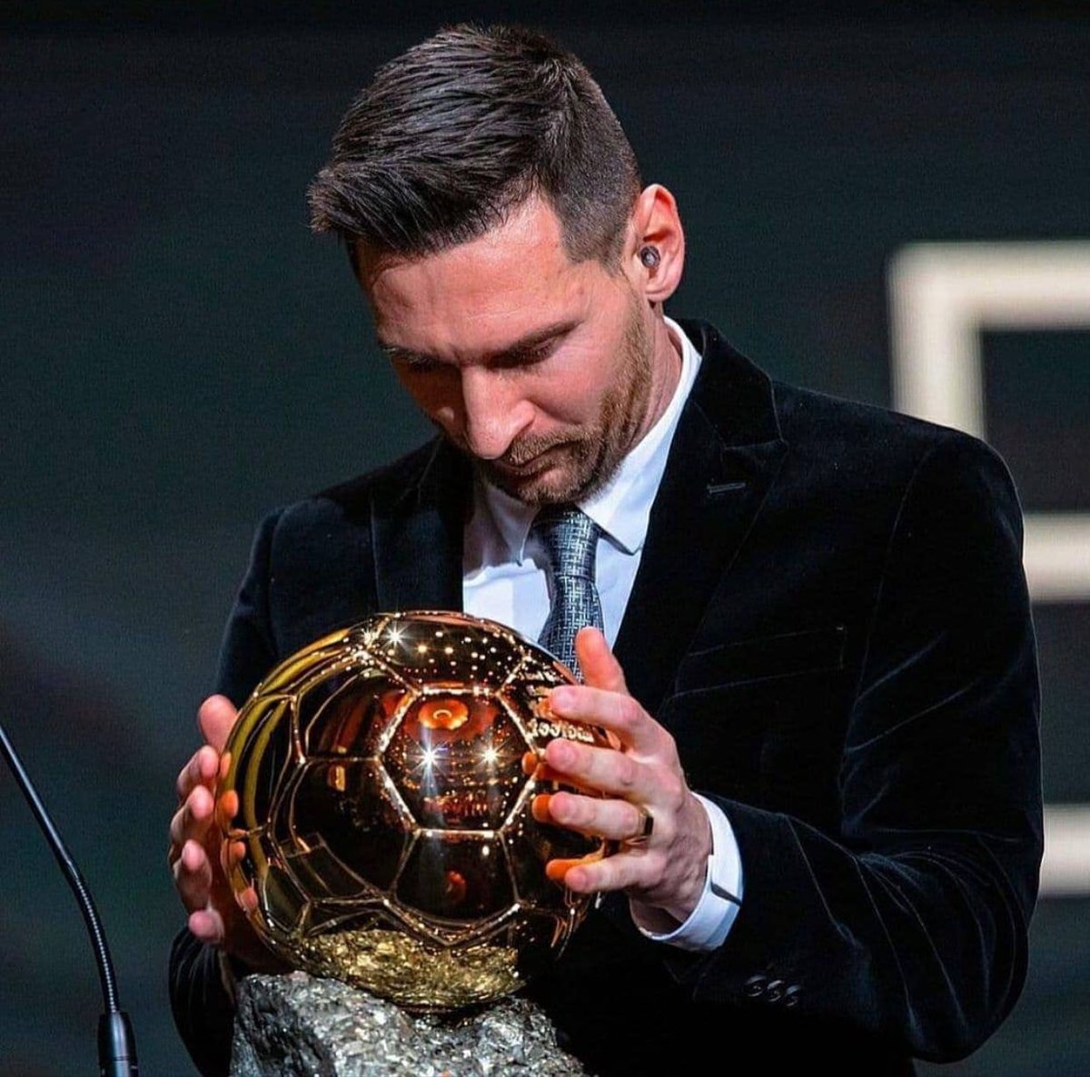 Roja_DirectaPTY's tweet photo. El jugador con mejor porcentaje de gol, el que más regates exitosos registra, el que más goles de falta directa marca, el que da más asistencias, el que tiene más balones de oro y botas de oro, el dueño del juego hoy cumple 34 años. FELICIDADES GOAT🐐.
#messi  #leyenda #THEGOAT https://t.co/PT7GGfaFTG