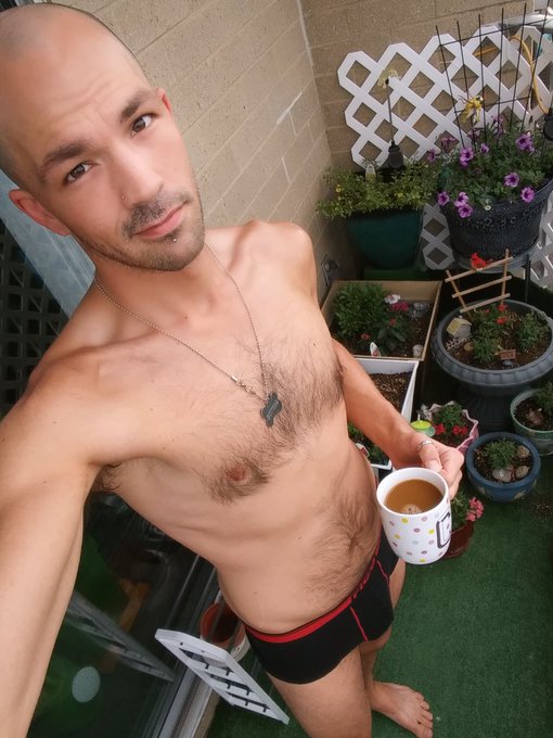 Rise and shine! ? Who is having coffee with me this morning? Drop a selfie and lets see those those mugs