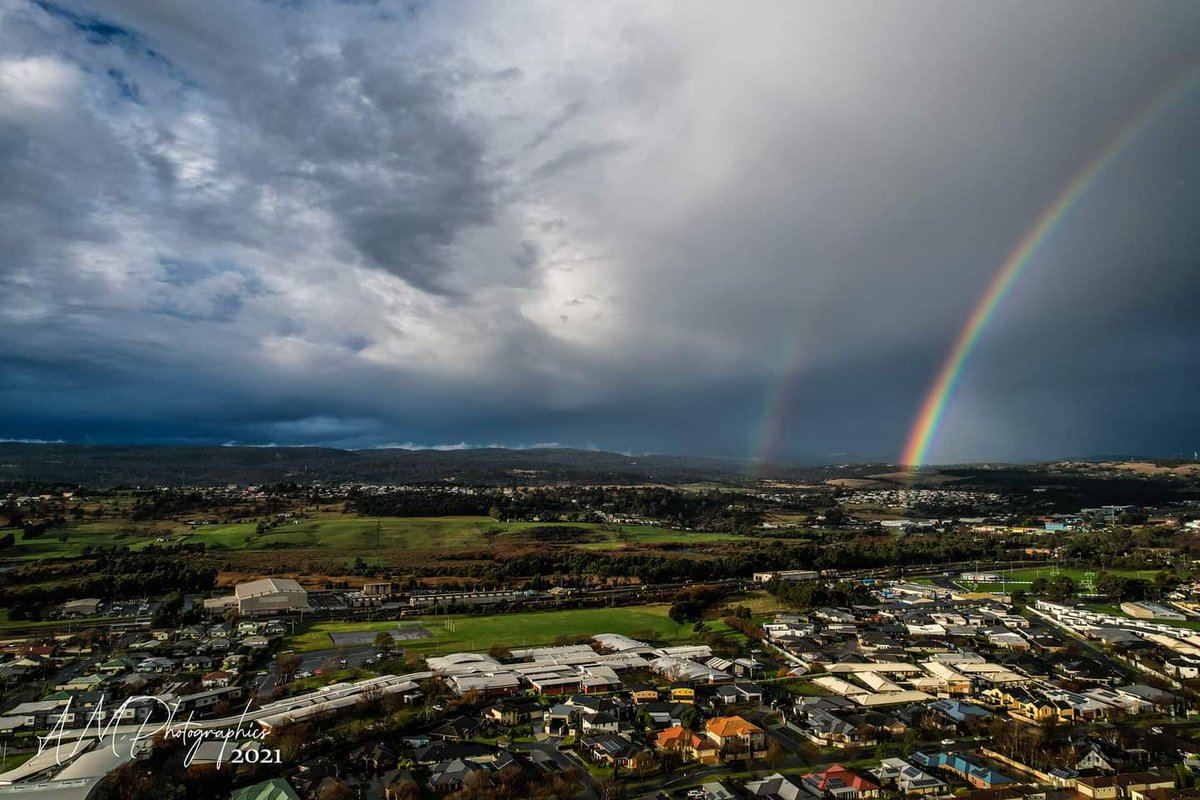 AMPhotographyAU's tweet photo. An amazing Rainbow over my home town #launceston @BOM_Tas this afternoon https://t.co/k53pMyv5sK