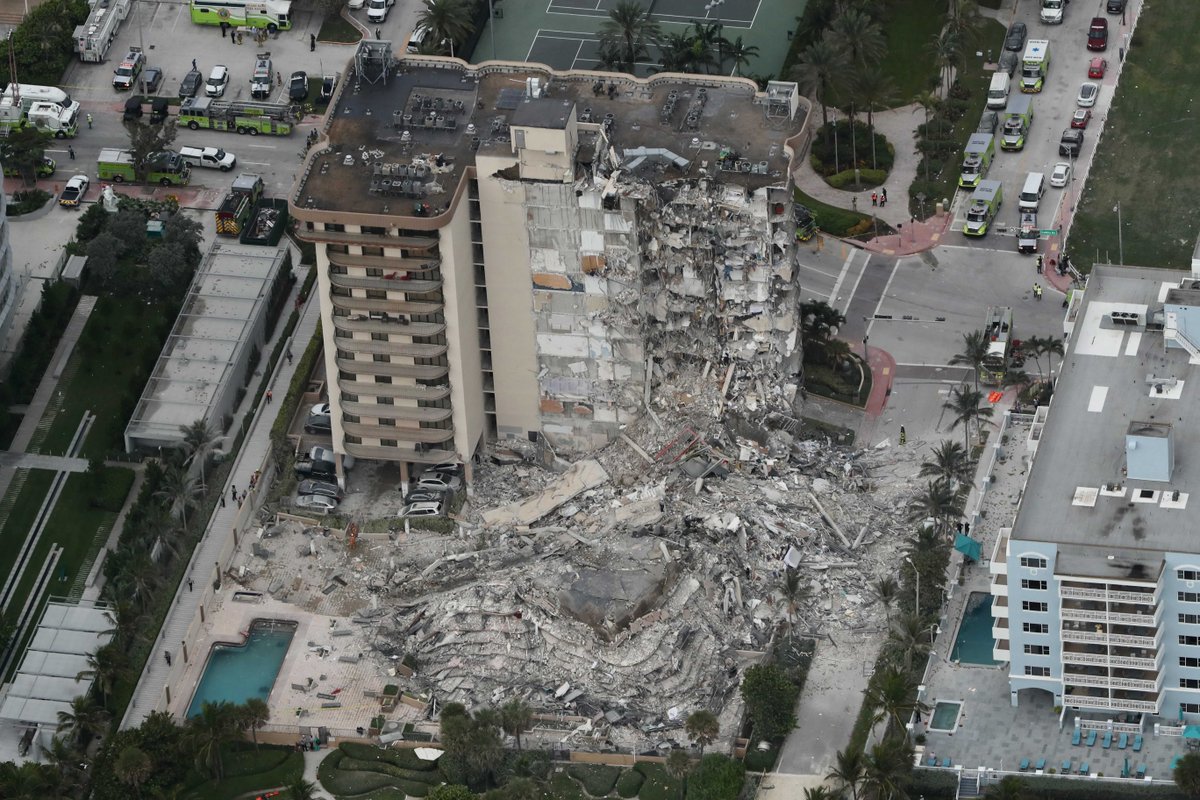 SunSentinel's tweet photo. Aerial views of the condo building collapse in #Surfside, #Florida, near #MiamiBeach. Story: https://t.co/5ELnkRr2G1 https://t.co/SZO8TpXNwv