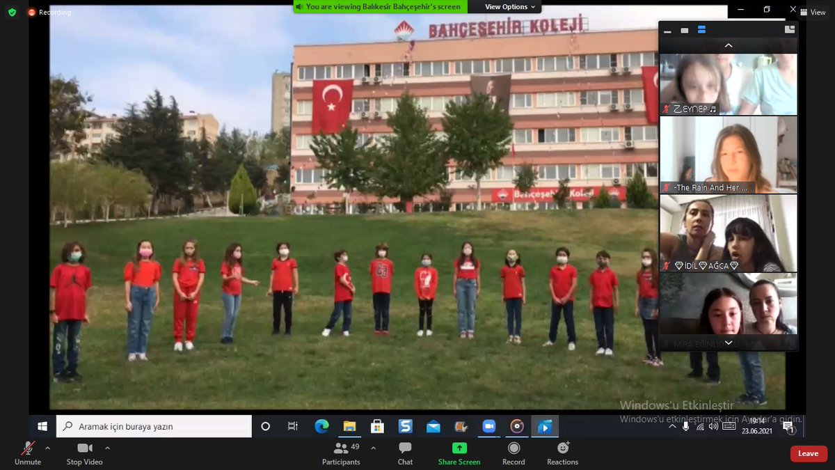 BlkBahcesehir's tweet photo. 4. sınıf öğrencilerimizin "Ortaokula Geçiyorum" törenini coşku ile gerçekleştirdik.💙❤️ @bahcesehir_k12 @BuketAdiguler @ErkenCocukluk https://t.co/5d4yLKKnII