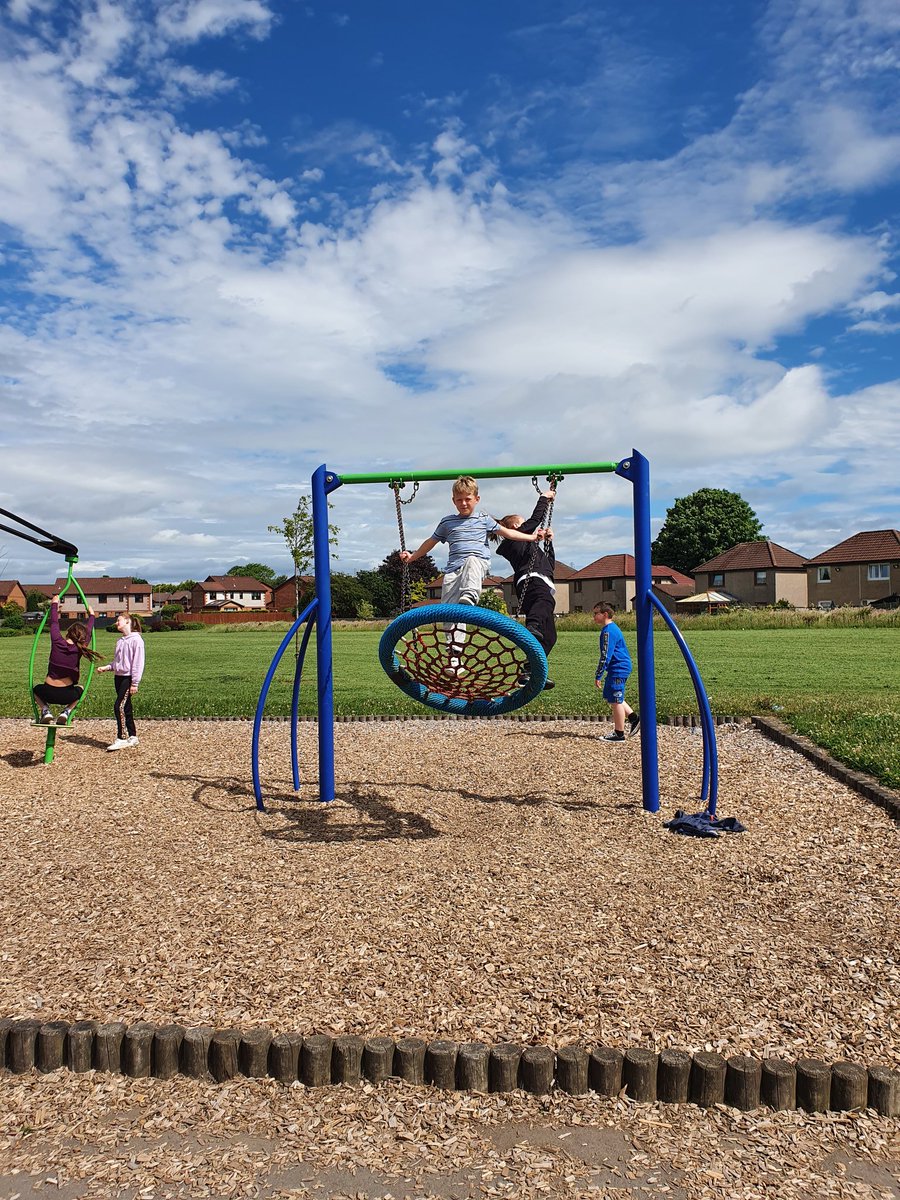 MrsNicholsonCPS's tweet photo. 11 - 12pm: Trip to the Park 🎠🌞
@carronshoreps #CPSFunDay https://t.co/qN1FjNPut4