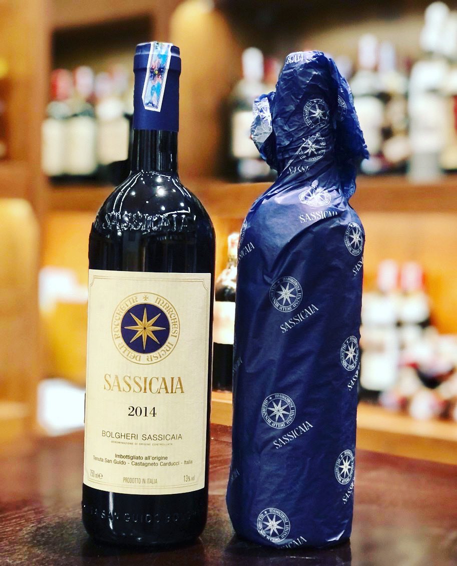 MONWINES's tweet image. Đẳng cấp từ thương hiệu SUPER TUSCAN
Sassicaia được các chuyên gia đánh giá là một chai rượu đẳng cấp cao về cả hình thức và chất lượng rượu. Nó tượng trưng cho sự mạnh mẽ và đẳng cấp.
👉 monwines.com/finewines/sass…
#follobackforfolloback #monwines