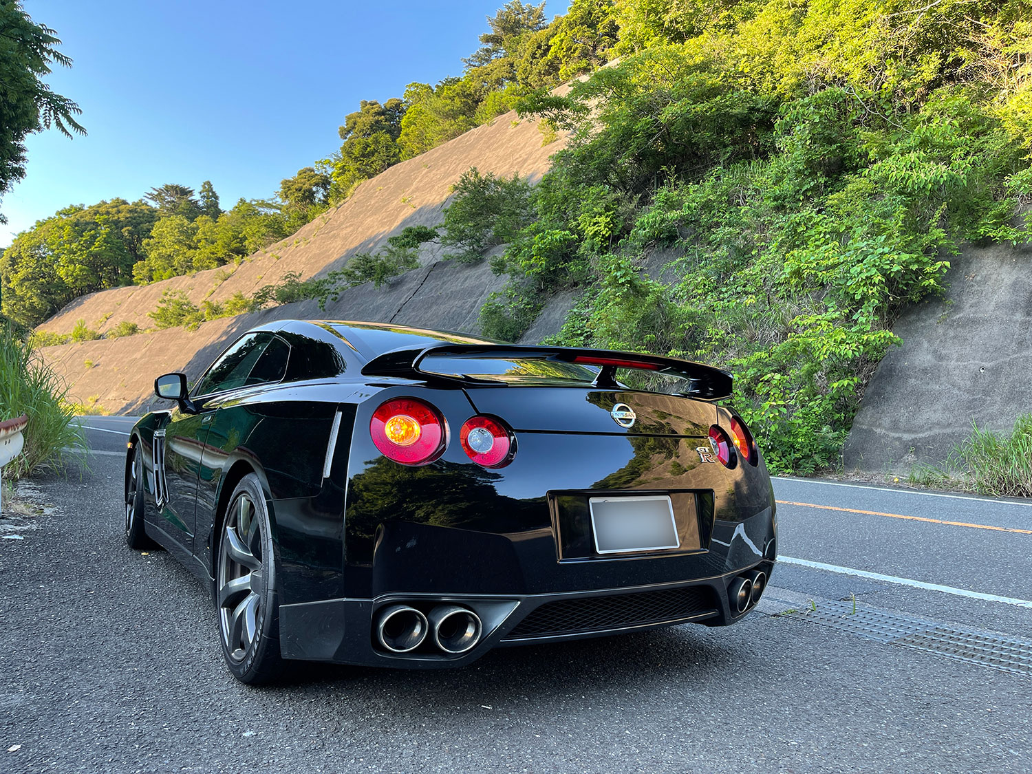 素人がgt Rに乗るとどうなる 当たりやはずれが関係する 35gt Rの維持費について 3 全3回 35gt Rはハイパワーなマシンなので当然サーキット走行等も攻める走りで楽しまれている方も多くいらっしゃると思います マニュアルにも記載がありましたが