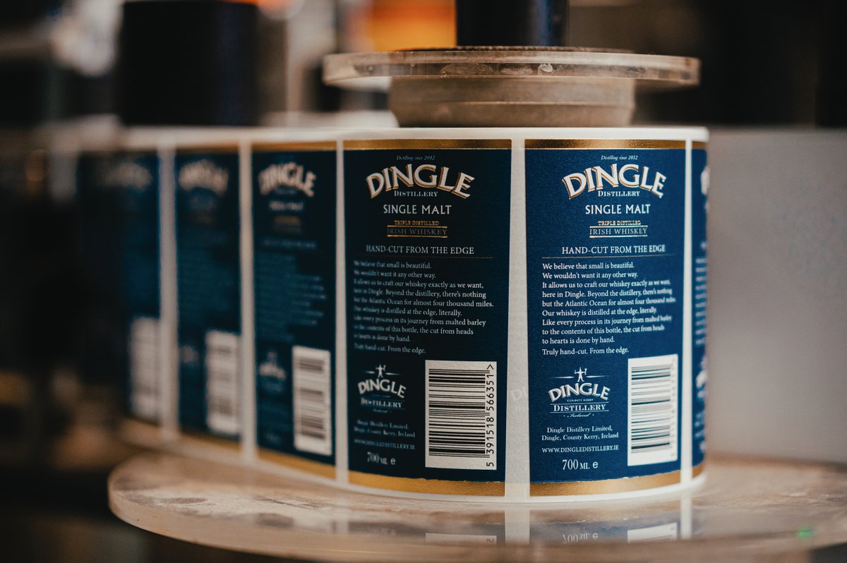 Who else loves the blue and gold colour scheme of #DingleSingleMalt 💙🥃