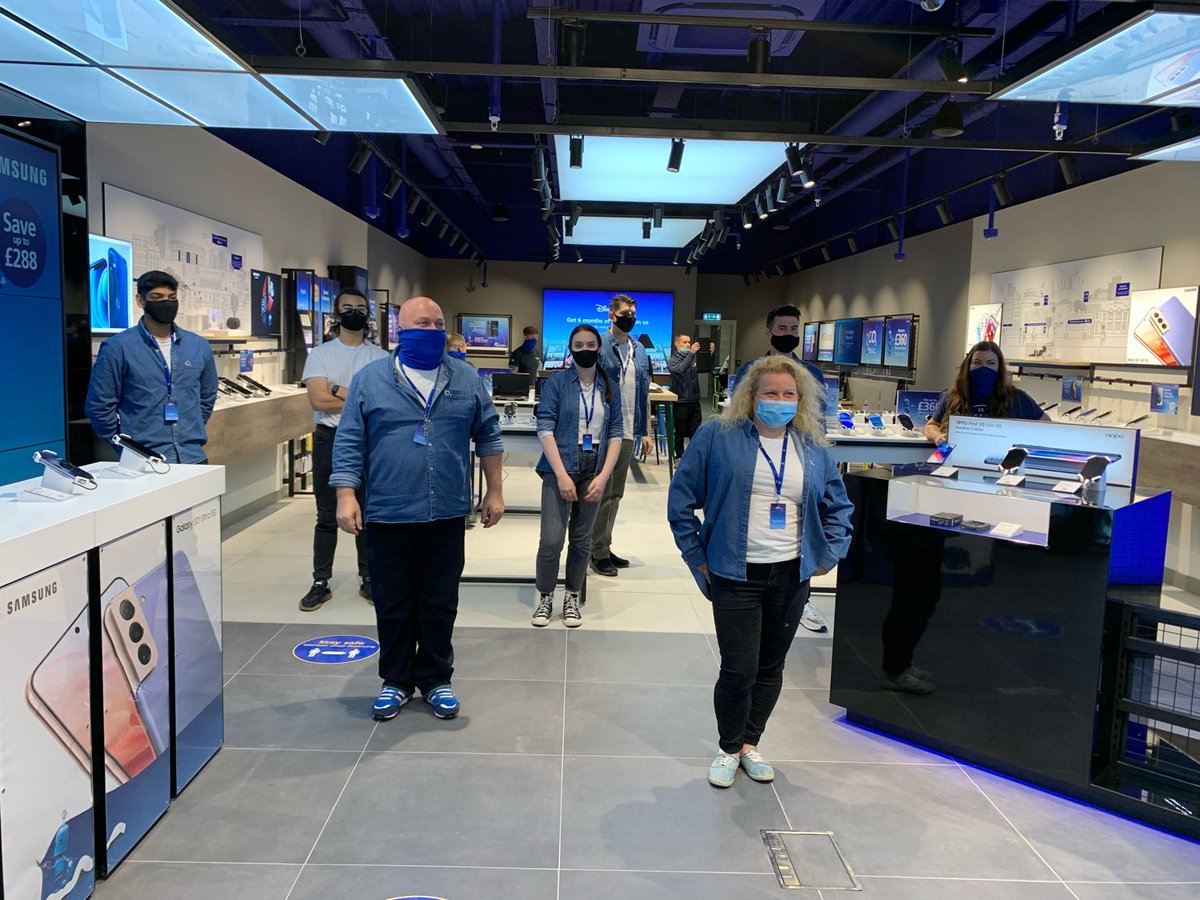 O2Careers's tweet photo. We are open ! Today Edinburgh St James Centre opens.
The Store looks stunning and the team are ready to delight our customers in Edinburgh.
If you’re in Edinburgh call in and say hi !
#TeamO2 #O2careers https://t.co/Cg8QCESfHH