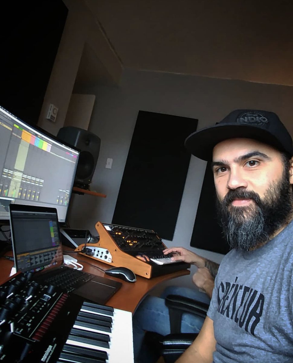 Varti is a mixing and mastering maestro who has worked with artists around the world! As a professional educator, he has distilled all his knowledge of melodic downtempo into an incredible course for us! 

Out on Saturday on BassGorilla.com 🎙️ 🦍