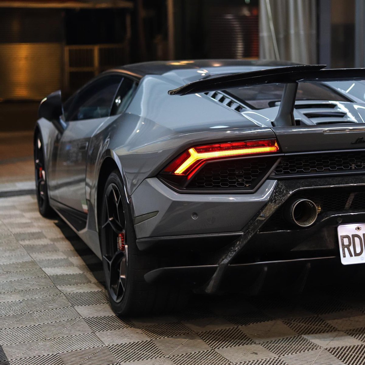 _cargasm's tweet image. Huracan Performante