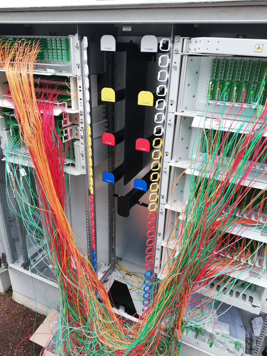 CyrilDelaunay1's tweet photo. Avant/Pendant/Après
Remise en conformité d'une armoire Fibre, avec modification pour passage en M @IdeaOptical.
#UISO #ORANGE #ftth https://t.co/b9FfBz3IeW