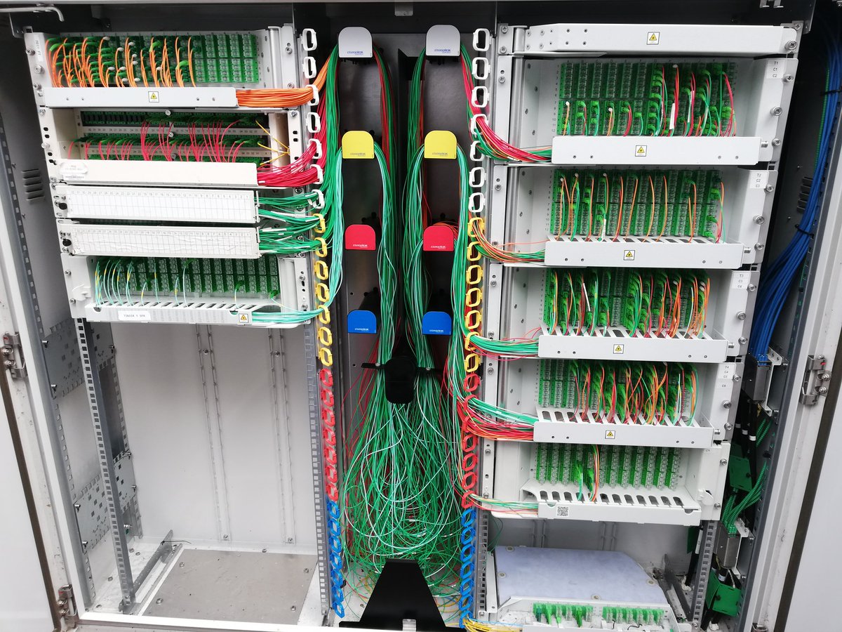 Avant/Pendant/Après
Remise en conformité d'une armoire Fibre, avec modification pour passage en M <a href="/IdeaOptical/">IDEA OPTICAL</a>.
#UISO #ORANGE #ftth