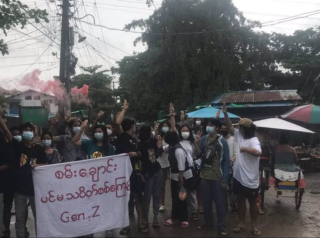 Youths of Yangon were seen marching through the streets of Yangon in defiance of Genocidal Dictatorship today. #AuspiceRefugees #June24Coup  #WhatsHappeningInMyanmar
