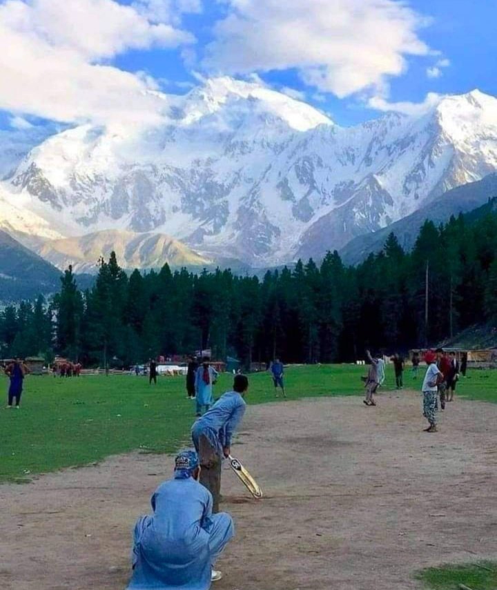 Rohshan_Din's tweet photo. کبھی کبھی دل کرتا سب کچھ چھوڑ چھاڑ کے گاوں چلے جاوں۔ 😥
#GilgitBaltistan #Daimer https://t.co/RZlQ2oiHSS