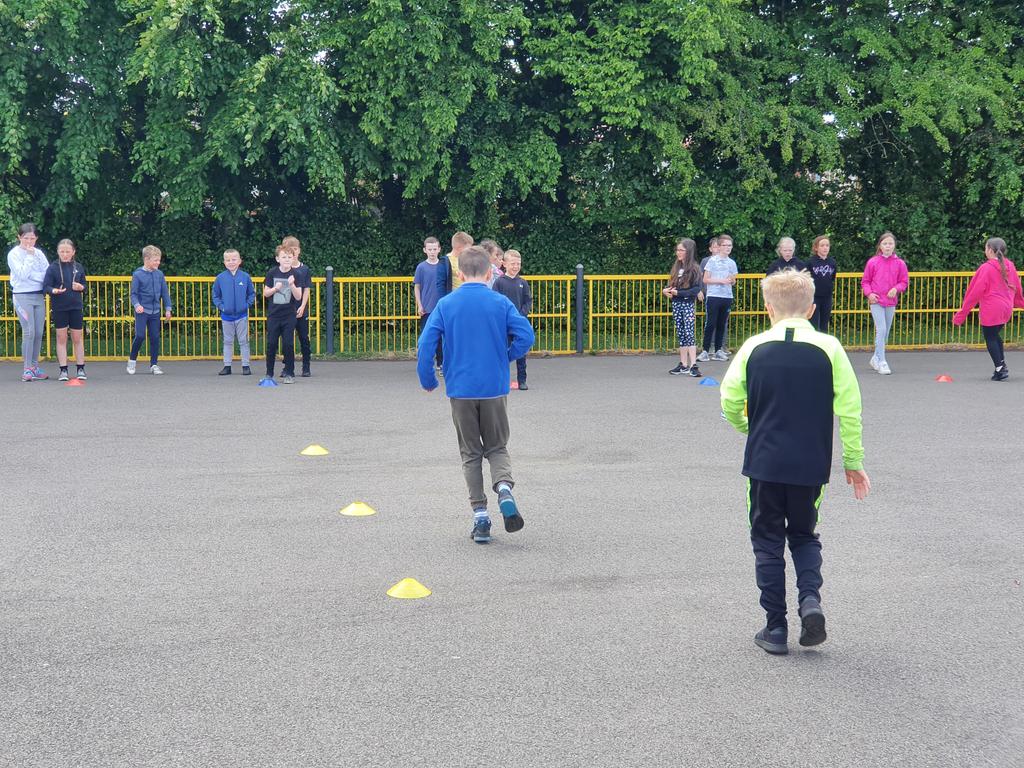 MrsNicholsonCPS's tweet photo. 9 -10am: Mini Sports Day🏃🏏🎾 @carronshoreps #CPSFunDay https://t.co/X9GXcHLAux