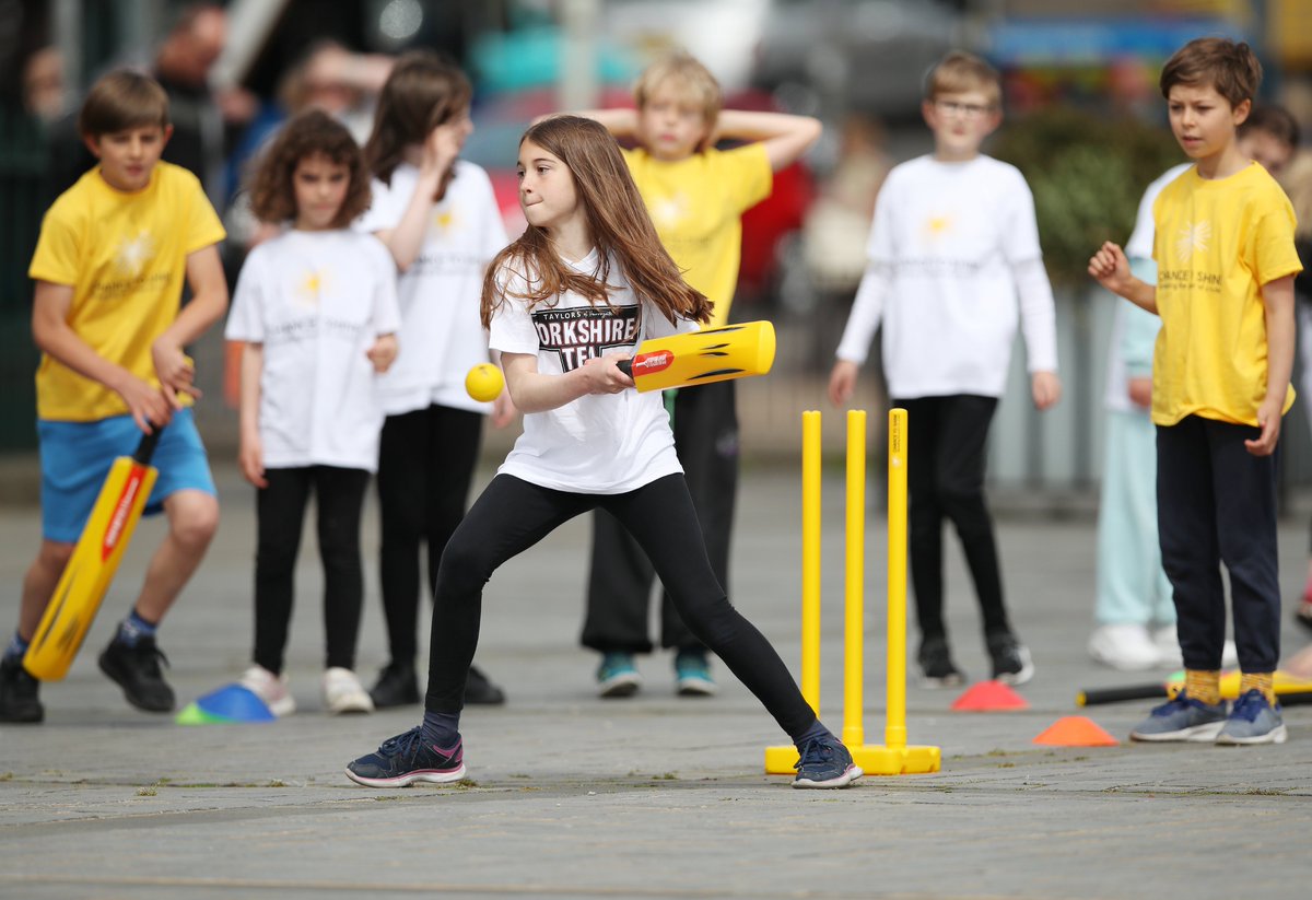 We've had a great morning today with the kids from @BroughtonPrima3 and @Chance2Shine celebrating @YorkshireTea #NationalCricketWeek. Huge thanks to @NatGalleriesSco for letting us use your amazing venue #ChooseCricket