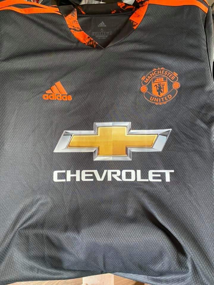 Signed <a href="/deanhenderson/">Dean Henderson</a> @mufc shirt is being auctioned off to raise funds to get harri and his football team a portable defibrillator,  this equipment will be available at any of his  teams games . Hope and pray its never needed Any one wanting to bid let me know