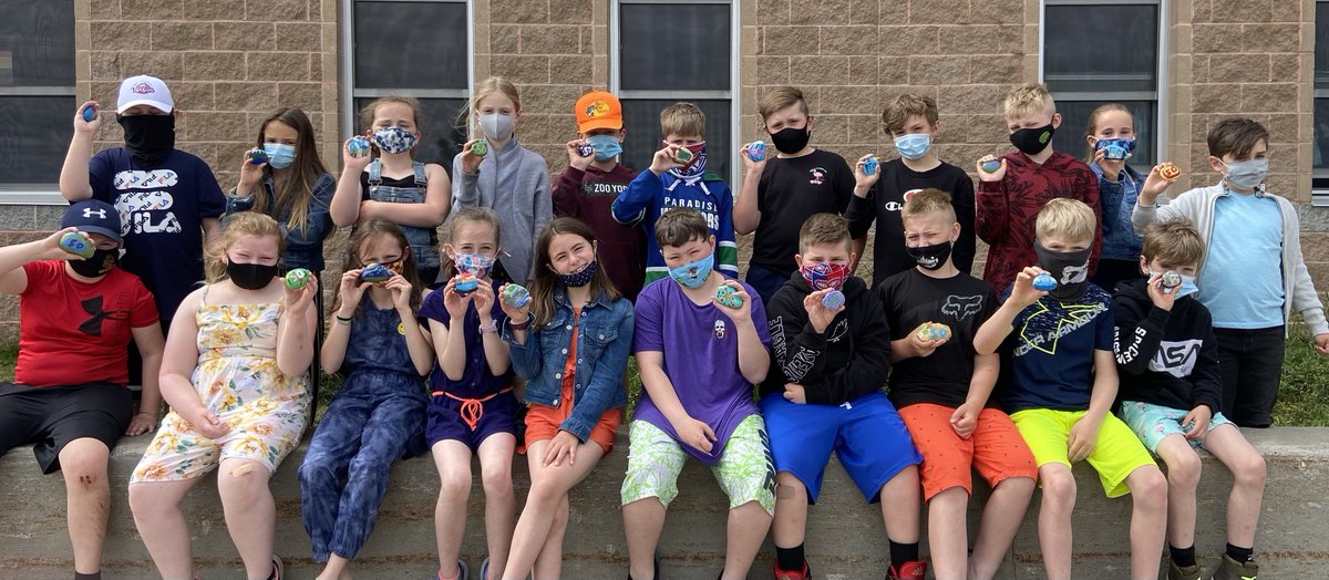 Burt412's tweet photo. Thank you @townofparadise for providing us with paint supplies to create our rock art! #paradiserocks! @paradiseelem https://t.co/DmW0ucDAOl