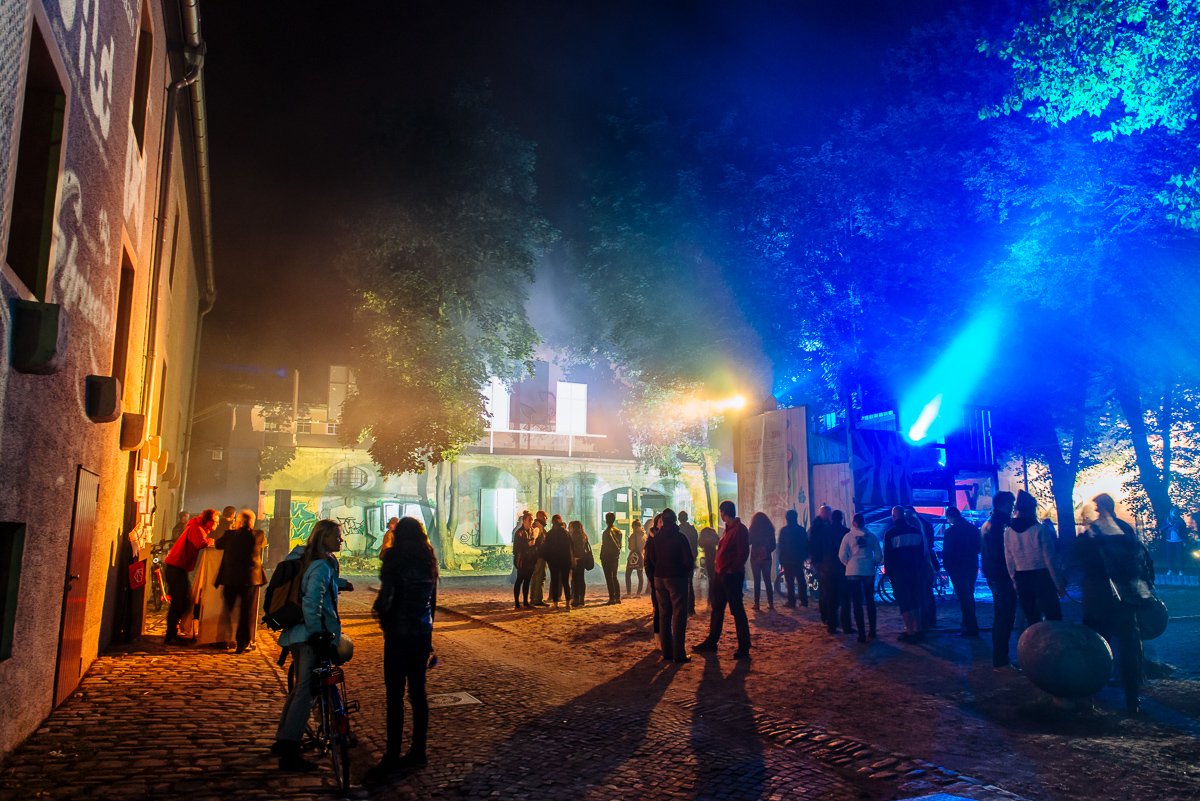 From 24-26 September 2021, all light and culture-hungry people will finally be able to stream through the streets of #Weimar again and enjoy the atmosphere at our 10th Genius Loci #Festival! #glw2021 #glw21 #truecrime #digitalart #geniuslociweimar #savethedate