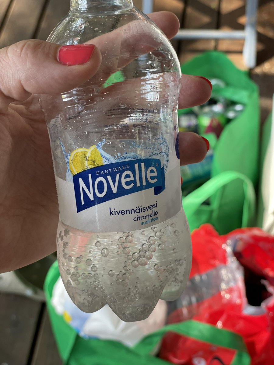 Tosi kiva yllätys kun purin kauppakassit jotka nappasin mökkimatkan varrella Kaaresta kyytiin - kaikki juomat olivat valmiiksi viilennettynä 💦☀️ #prisma #kauppakassi #hokelanto #juhannus