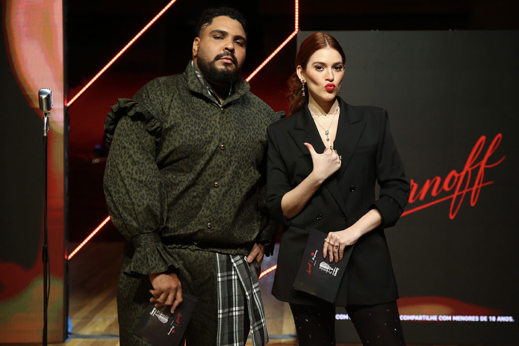 ofuxico_oficial's tweet photo. Ana Clara e Paulo Vieira apresentam evento repleto de vips
#anaclara #paulovieira #apresentam #repleto #vips #ofuxico #famosos
https://t.co/5i1gqhCcJO https://t.co/MLpacvGP9c