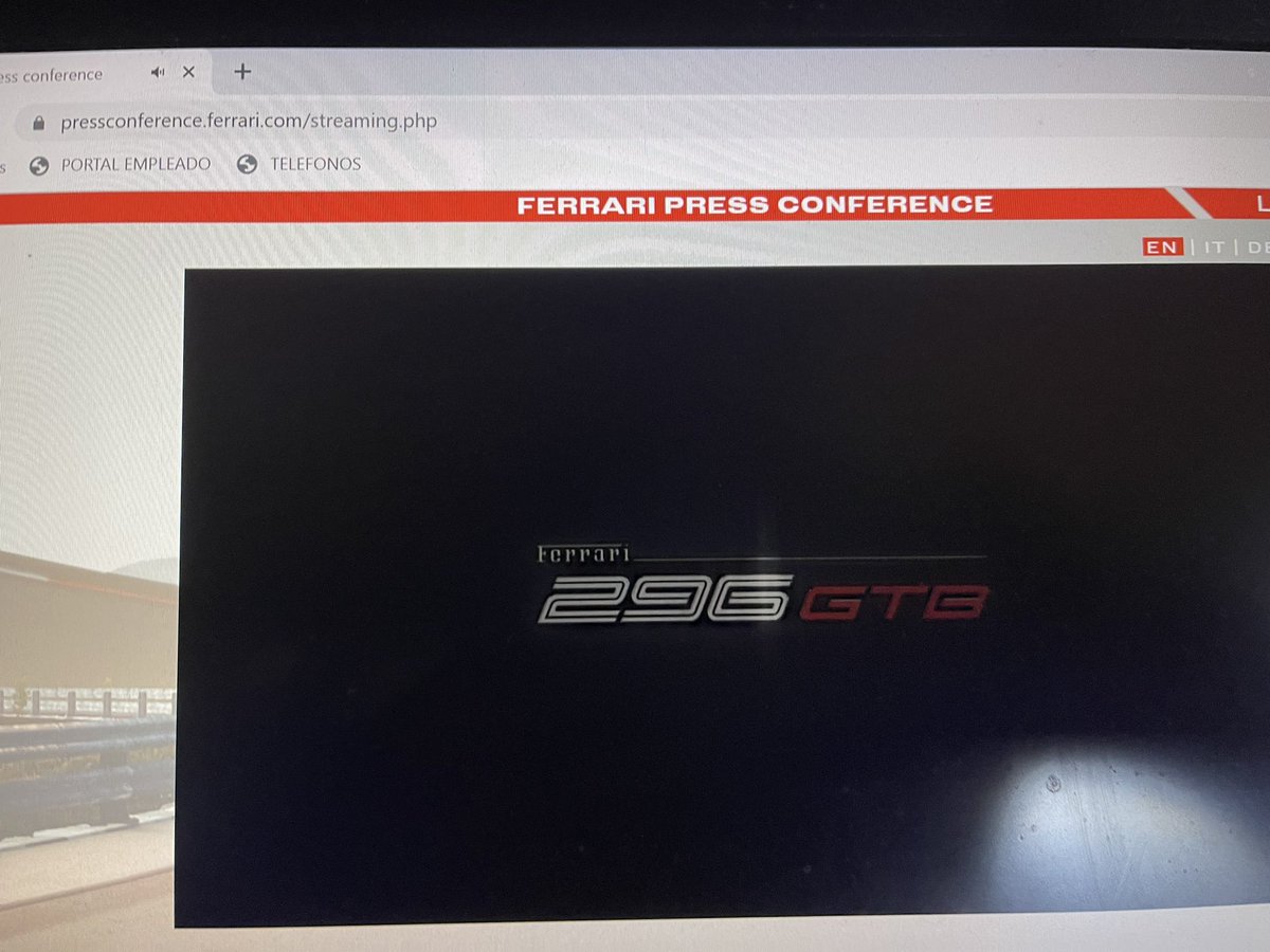 El nuevo Ferrari 296 GTB no podía haber tenido mejor maestro de ceremonias . Gracias <a href="/marc_gene/">Marc Gené</a> eres el mejor !!!