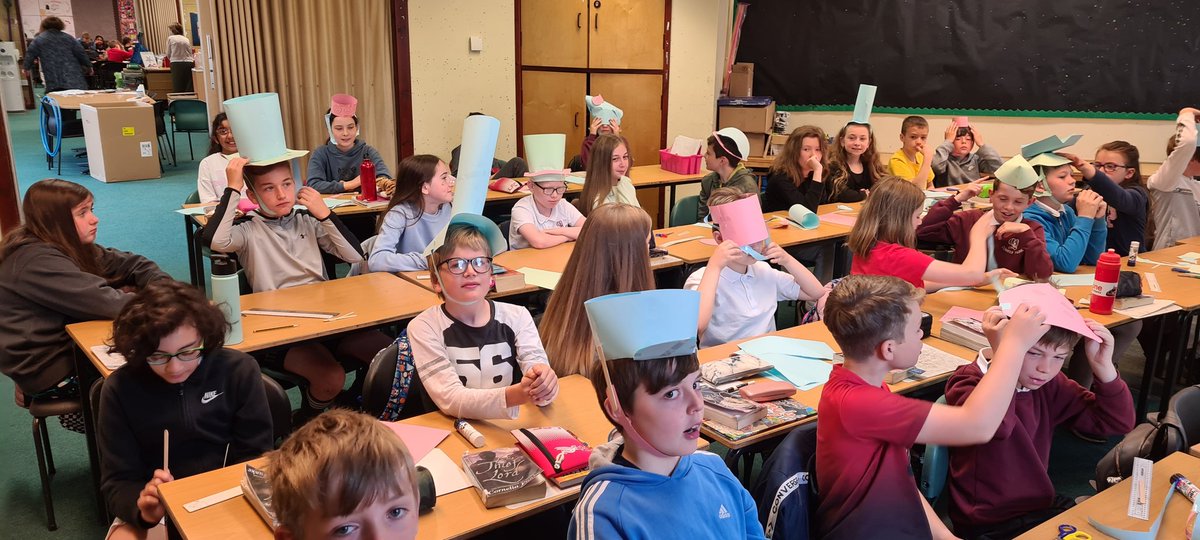 MrColvinCPS's tweet photo. For our final STEM lesson we had to create hats that could withstand 3 seperate challenges! Great fun! #STEM https://t.co/nMO75hVTet