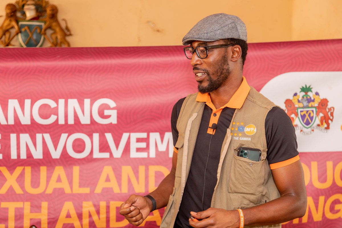 UNFPATheGambia's tweet photo. Opinion leaders are key in advancing #GenderEquality #SRH &amp; #EndingGBV in #Gambia

Read more on @UNFPATheGambia Representative @kunleaden's recent engagement with the Governor &amp; community leaders in NBR: https://t.co/Z9r0HHGFe9

 #DeliveringForTheGambia | #ThreeZeros | #IAm4Zero https://t.co/8s8rUiAgsz