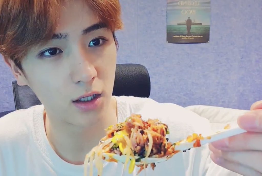 kyuobta's tweet photo. the portion difference between hyunjae and changmin when they eat 🤣 i am definitely like hyunjae https://t.co/CEXZmeXhCC