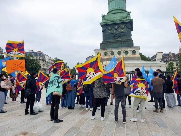 Daniel78037553's tweet photo. Burmese,Vietnamese and HongKong Citizens from Paris,France marched in protest of 2022 Olympic Games in Beijing, China and Chinese government,  committed genocide and supported to Military Coup in Myanmar .
#WhatsHappeningInMyanmar
#June24Coup https://t.co/9crduoUENA