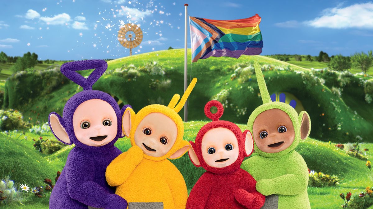 ALGBTQ1's tweet photo. البرنامج الشهير Teletubbies يرفع علم فخر مجتمع الميم عين+ في قريتهم الإفتراضية .

يعد من أشهر البرامج التي قدمتها بريطانيا, استمر عرض المسلسل منذ عام 1997 إلى 2015.
#شهر_مجتمع_الميم #Pride2021 #PrideMonth #PRIDE https://t.co/iHk6j4MInB