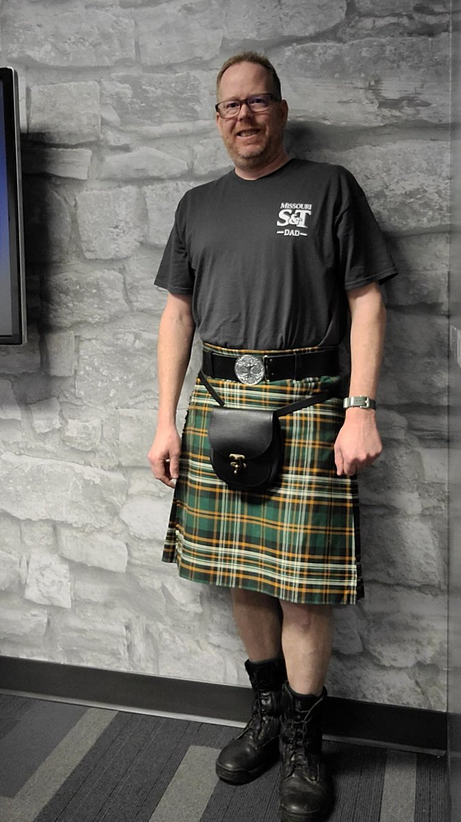 KiltedG's tweet image. Thank goodness my son doesn't follow me on Twitter to see me in the Missouri S&amp;amp;T Dad shirt with a kilt, so he can't say I embarrassed him. Happy #TartanThursday! Wearing my Heritage of Ireland today.