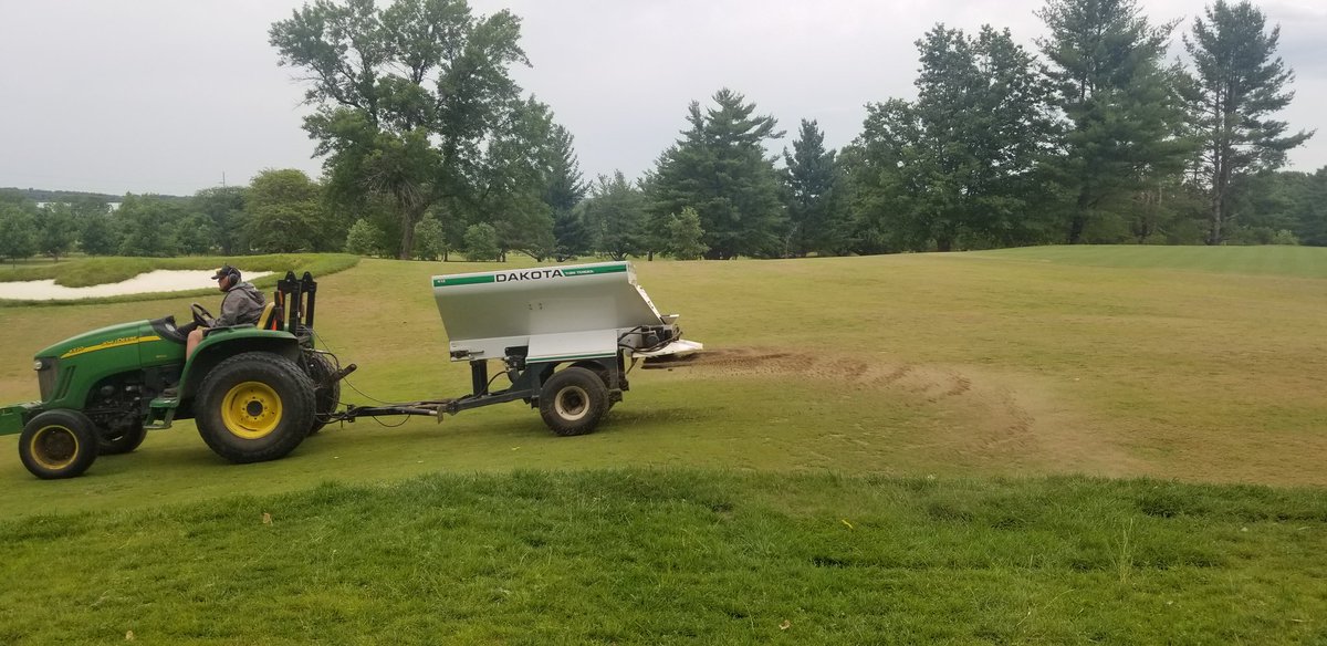 SuperTimG132's tweet photo. I'm sorry to anyone in Iowa if it doesn't rain now!!! Throwing sand on new practice area @yara on walkoffs @Aquatrols #aquaductflex on collars @AndersonsTurf #humicdg on greens #wontrain https://t.co/YYuVB7jRWD