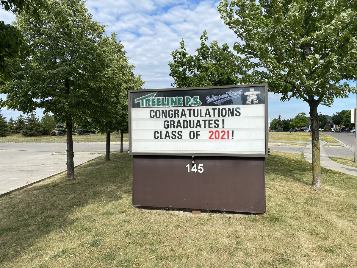 Congratulations to our @TreelinePDSB graduates! We look forward to sharing our virtual celebration with you tonight and Monday morning 🎓
Families, please refer to your emails & online announcements for links to watch the presentation.
#PeelGrads #PeelProud