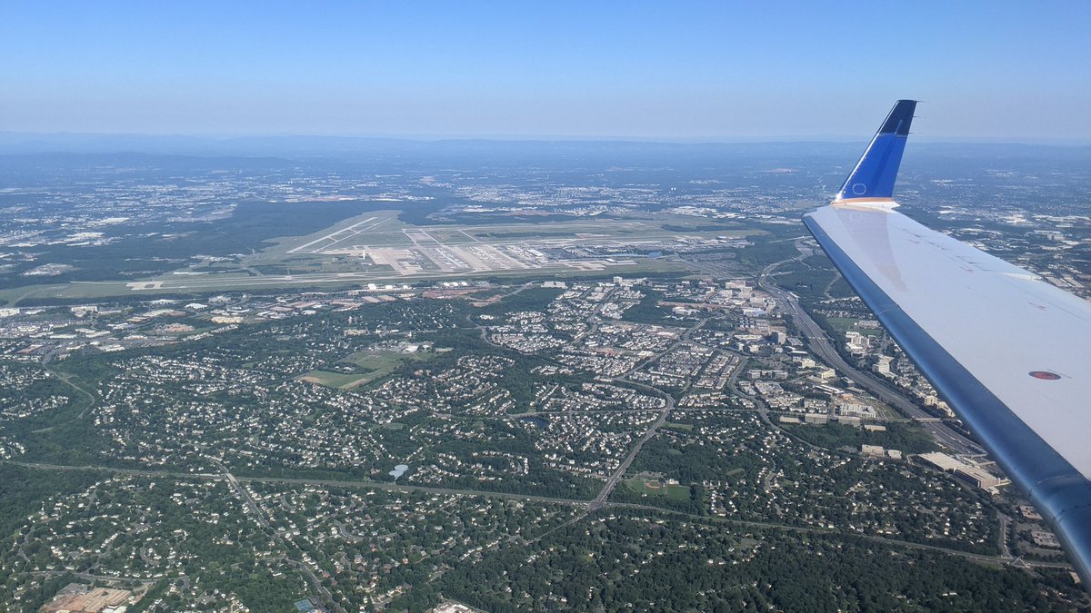 Can I post wing pictures even if it's Thursday? <a href="/united/">United Airlines</a> <a href="/Dulles_Airport/">Dulles Airport (IAD)</a> #wings #iad