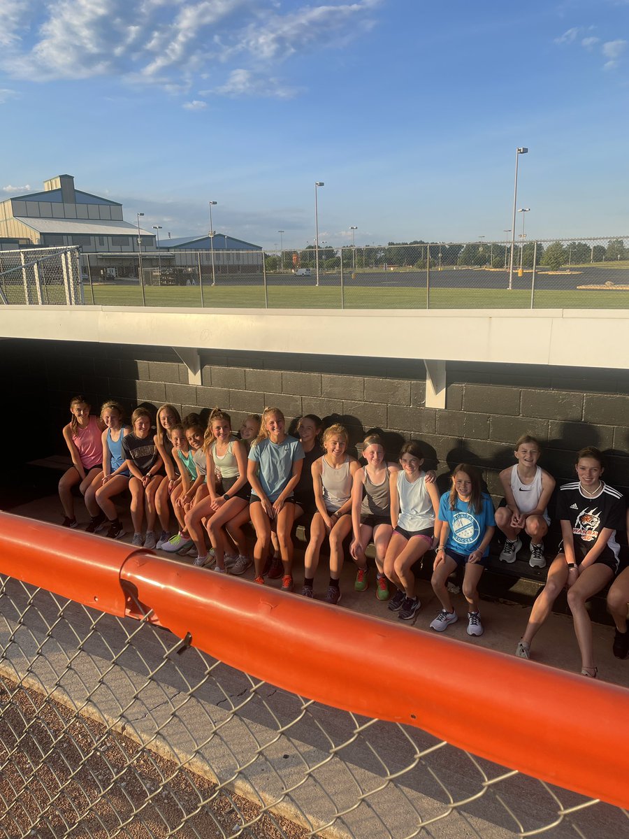 WarsawXc's tweet photo. Week #3 complete. Weekly stats…120 minutes ran..50 weightroom minutes…4 awesome sunrises…unlimited amount of smiles. @runtime495 @WarsawStrength #morningcrew #benetter #leo https://t.co/BzMK9exoZQ