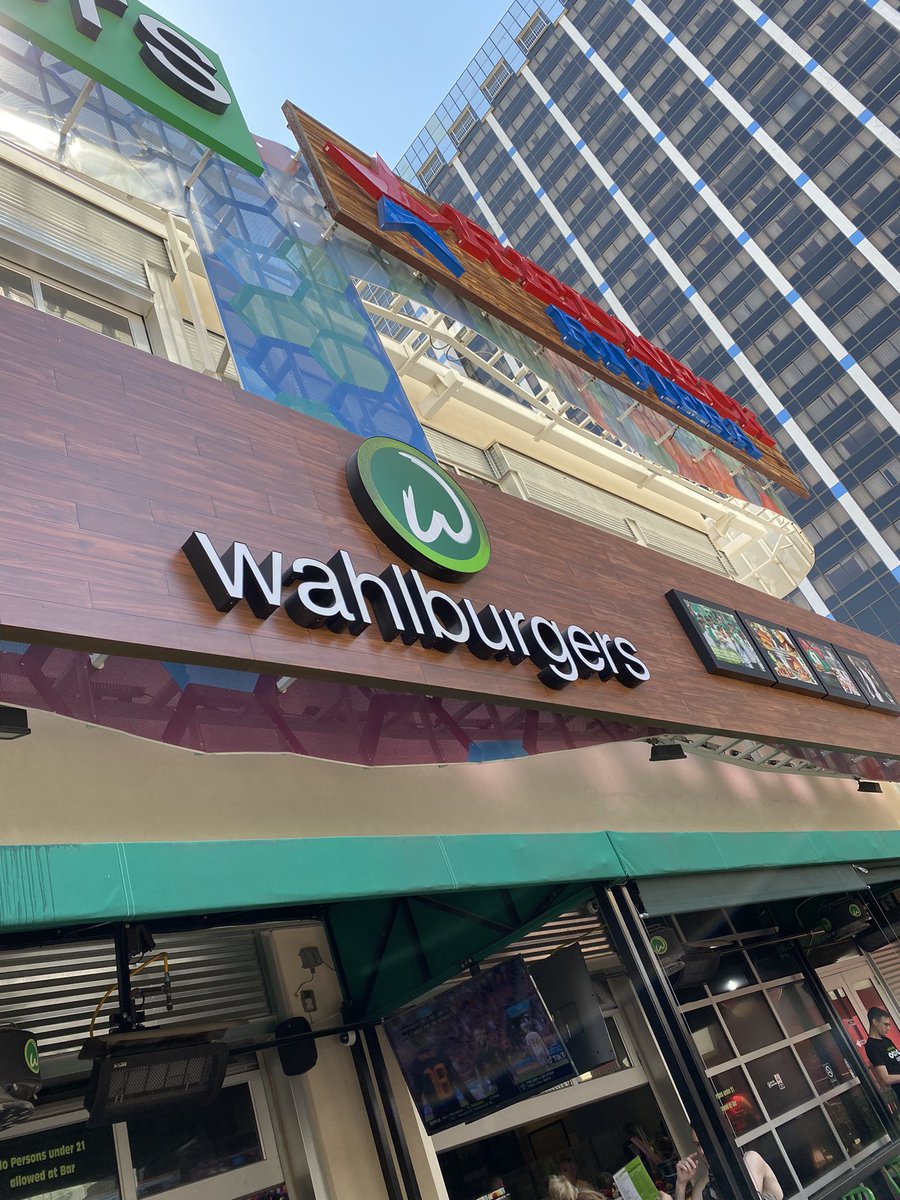 CorinaBarnes19's tweet photo. Just waiting for @DonnieWahlberg to find us…. He never did…. Food was amazing though! #Wahlburgers https://t.co/Mm06djnC6e