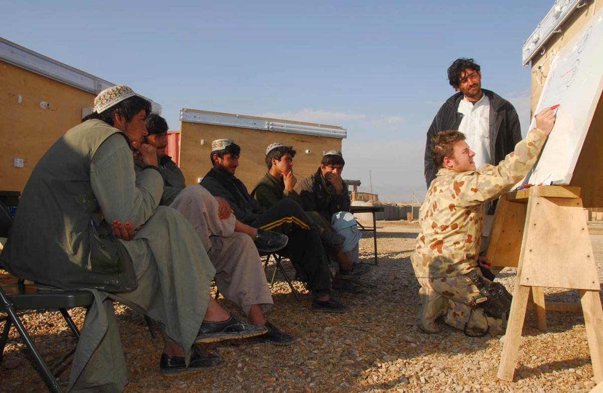 CJTF633's tweet photo. It's #FlashbackFriday as #YourADF returns to Jan 07 when 1CER Sapper Paul Tewkesbury provides a lesson in electrical work to Afghan students in the 1st Reconstruction Task Force Trade Training Course, part of the Netherlands-led Provincial Reconstruction Team. 🇦🇺 on #OpSlipper 👍 https://t.co/DJOBAjKAL8