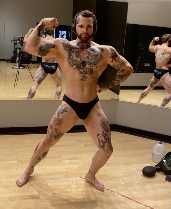 206lbs weigh in.🥰 https://t.co/IhFG23HmwY<a href="/tag/mvsales"class="tags"><span>#mvsales</span></a><a href="/tag/mvboys"class="tags"><span>#mvboys</span></a>