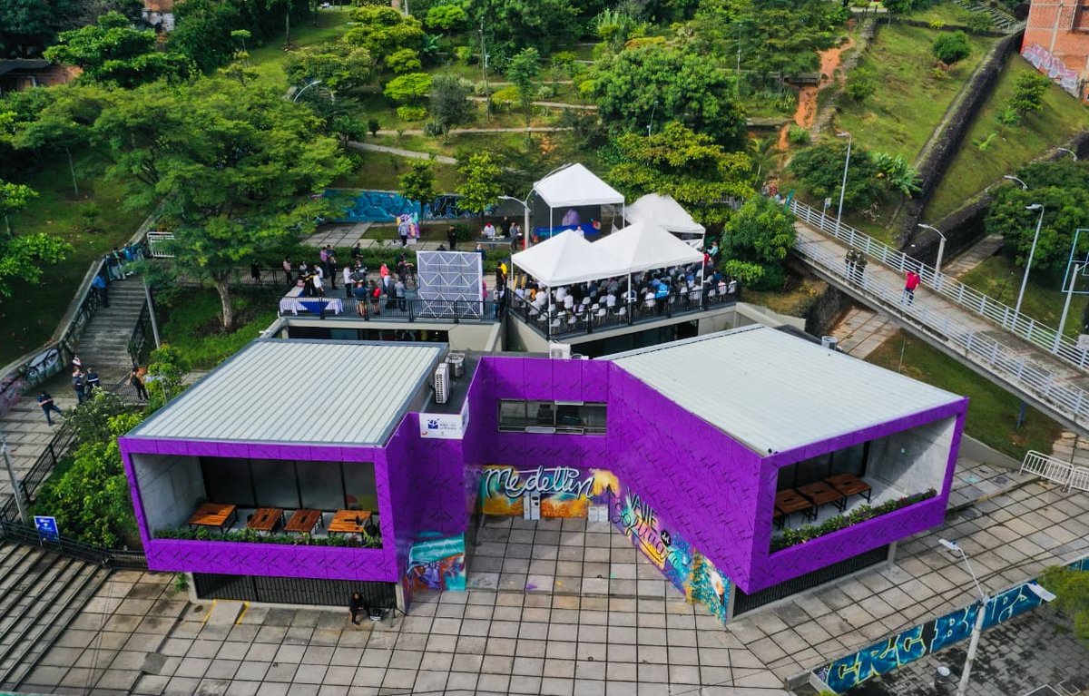 estebanrestre's tweet image. Abrimos las puertas del primer Centro del #ValleDelSoftware en San Javier. Un espacio para impulsar una economía diversa, crear empleos y aumentar el conocimiento en innovación y el uso de tecnologías en la ciudad. La transformación nace desde los territorios. #MedellínFuturo.🚀