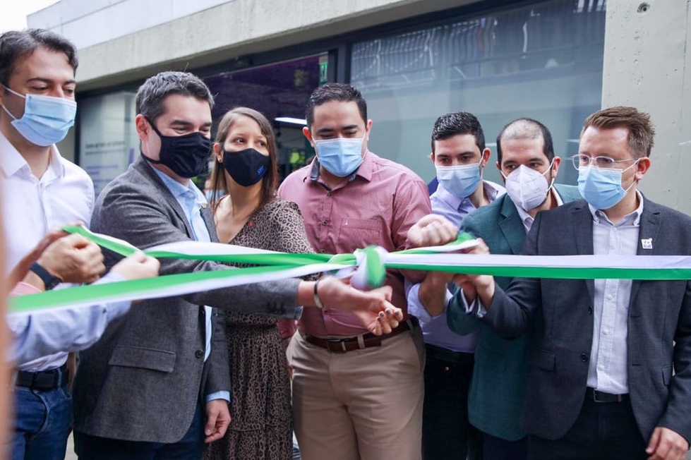 estebanrestre's tweet image. Abrimos las puertas del primer Centro del #ValleDelSoftware en San Javier. Un espacio para impulsar una economía diversa, crear empleos y aumentar el conocimiento en innovación y el uso de tecnologías en la ciudad. La transformación nace desde los territorios. #MedellínFuturo.🚀