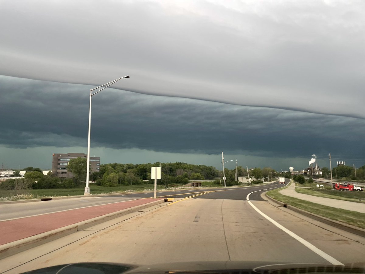khateebh08's tweet photo. The clouds are wild today! 😬😬
#Neenah #FoxCities #WHBY #WLUK #WBAY #Wisconsin #WI #Summer #storms #clouds @fox11news @WBAY https://t.co/AvvtD06UbH
