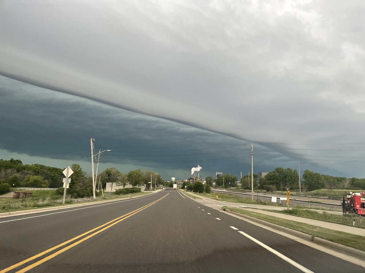 khateebh08's tweet photo. The clouds are wild today! 😬😬
#Neenah #FoxCities #WHBY #WLUK #WBAY #Wisconsin #WI #Summer #storms #clouds @fox11news @WBAY https://t.co/AvvtD06UbH