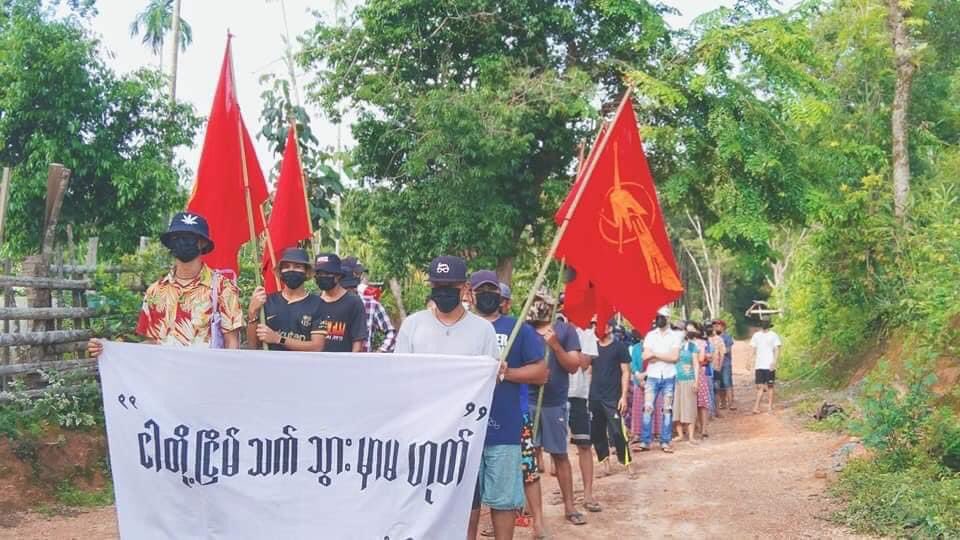 Protest against the military dictatorship took place on the evening of June 24 in Thayet Nakhok Village, Thayet Chaung Township.
#AuspiceRefugees #WhatsHappeningInMyanmar #June24Coup #MilkTeaAlliance