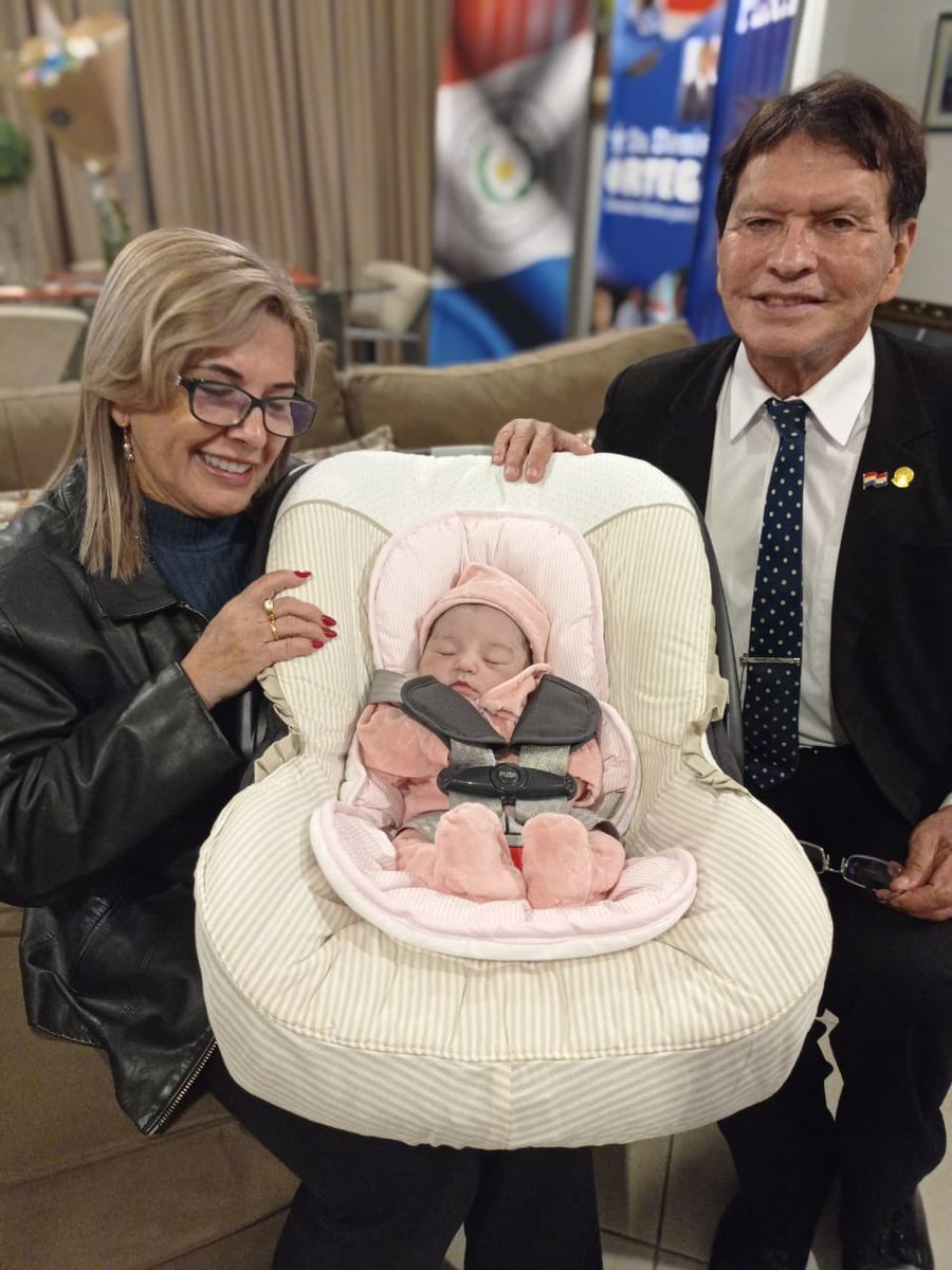 SenaHermelinda's tweet photo. Nuestro hogar recibió hace unos días a una nueva integrante, nuestra nieta Julieta Agostina.
Sin dudas, el amor familiar crece con los hijos y se multiplica con los nietos.
Agradecemos al Todopoderoso por esta nueva vida que nos llena de felicidad y de maravillosas emociones. https://t.co/bWrnXSnP7k