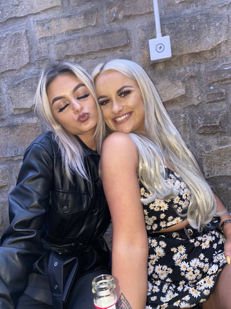 broganlynch's tweet photo. Happy 21st birthday to my soul sis @mollyupwardx hope u have the best day ever, miss u, love u till the end of the time 🤍🤍 https://t.co/RqQJUogce7